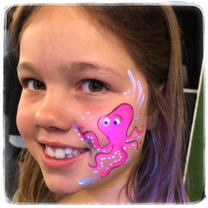 Tauranga face painter, glow in the dark school holiday program at Tauranga Crossing