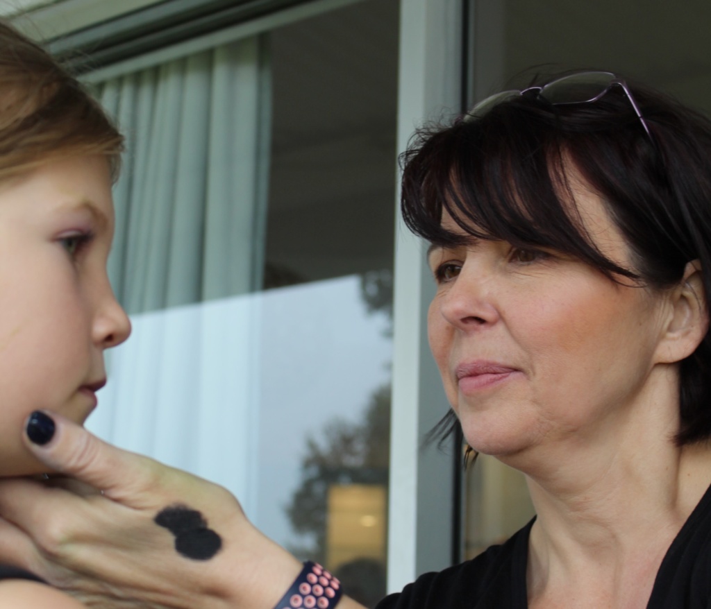 Contact Andrea about face painting balloon twisting in Tauranga